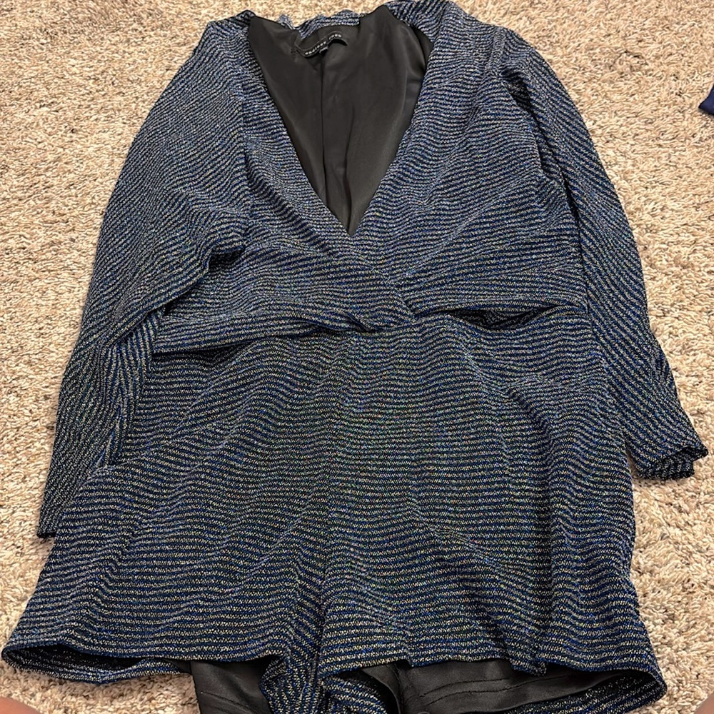 Combi short
Sparkles blue/silver
Size 4
V neck deep